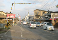 松前駅より出ていただき、２１４号線をまっすぐ歩いていただきます。