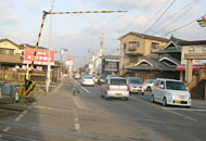 松前駅より出ていただき、214号線をまっすぐ歩いていただきます。